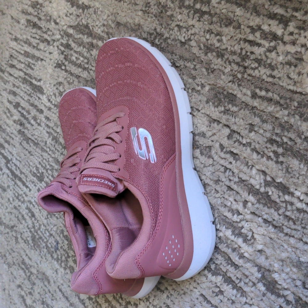 Women's Skechers Size 8, Mauve